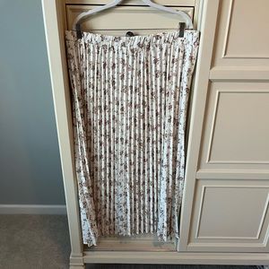 SHEIN cream/white with floral pleated skirt, NWOT, size 3X